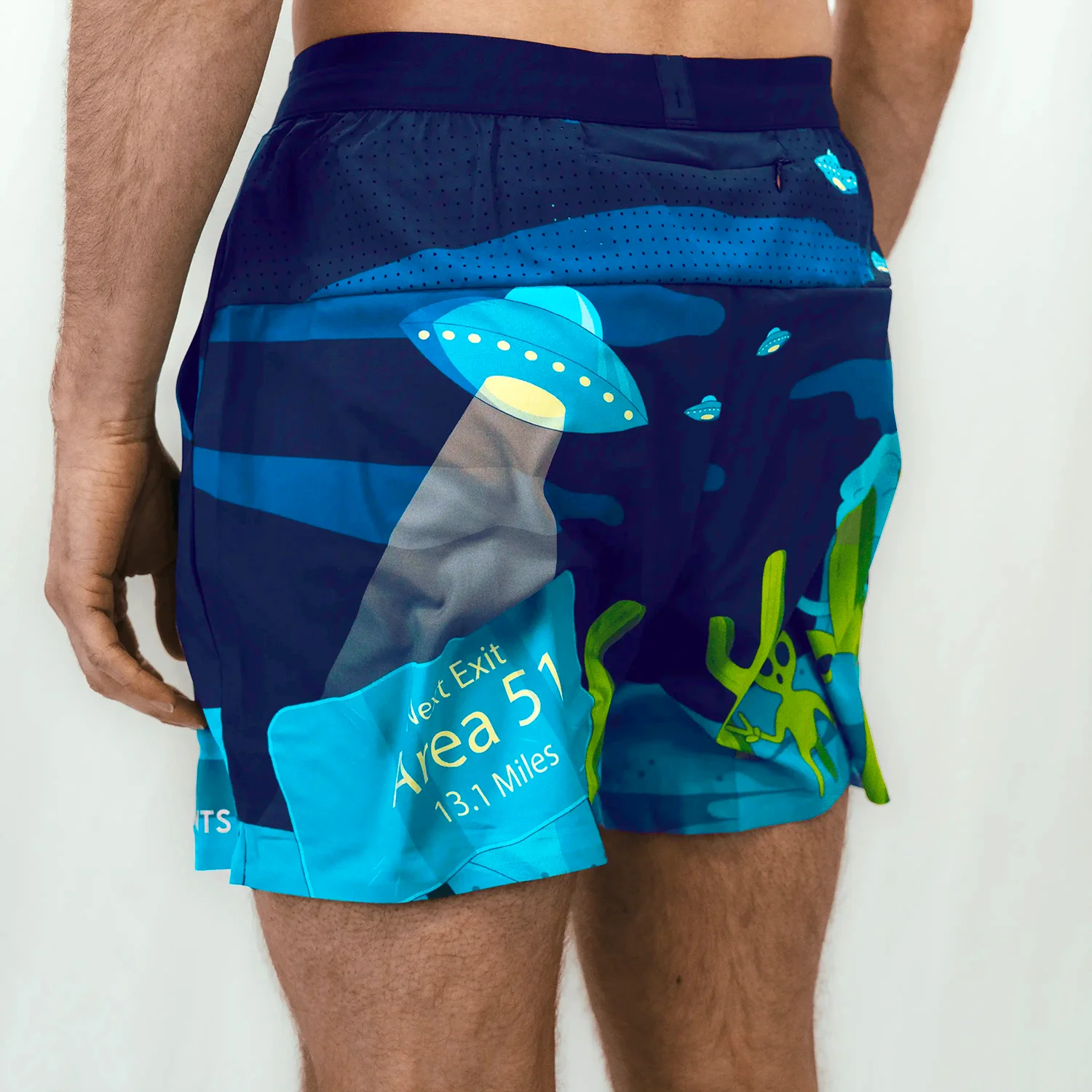 Mens Avigate 5" Fusion Short - Uninvited Alien Antics - Image 10