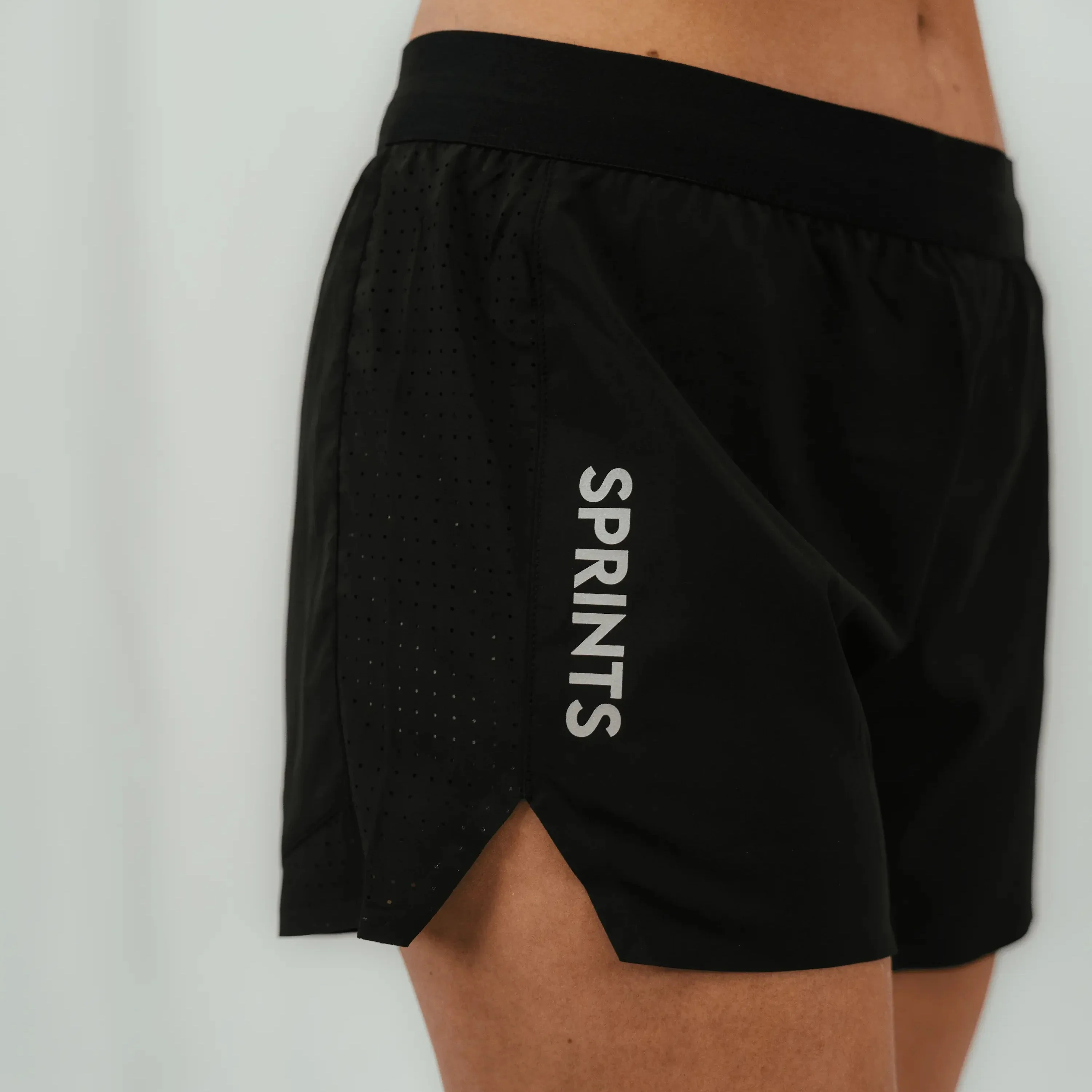 Womens Avigate 4" Mercy Short - Stealth Black - Image 7